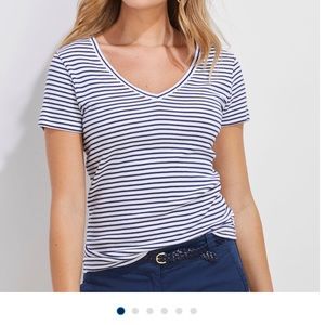 Vineyard Vines stripped V neck tee